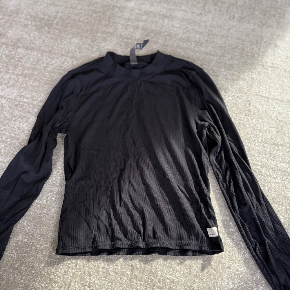 Vuori Long Sleeve Cropped Tee